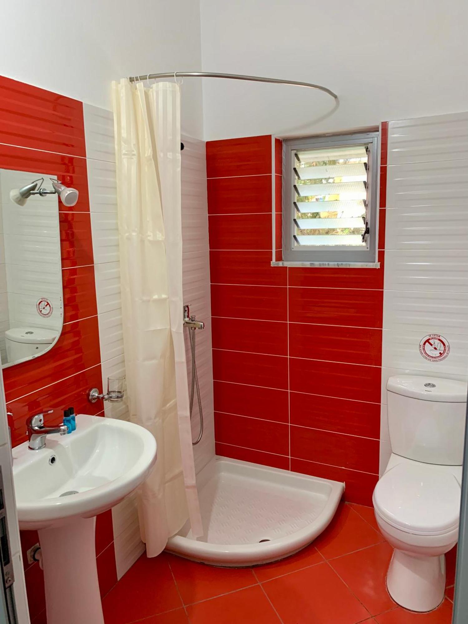 Hotel Piazza Sarandë Eksteriør billede