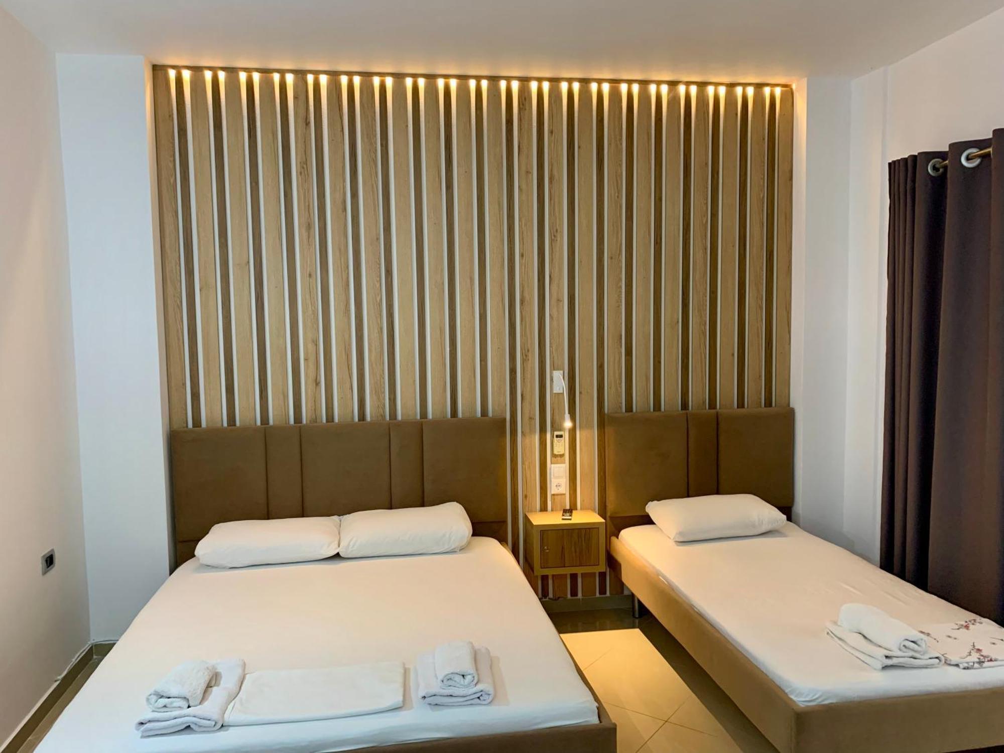 Hotel Piazza Sarandë Eksteriør billede