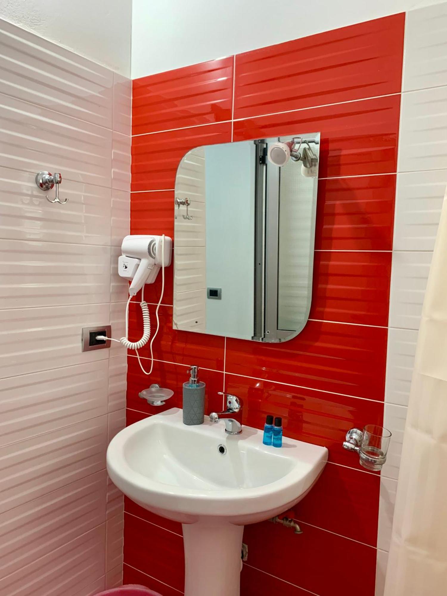 Hotel Piazza Sarandë Eksteriør billede