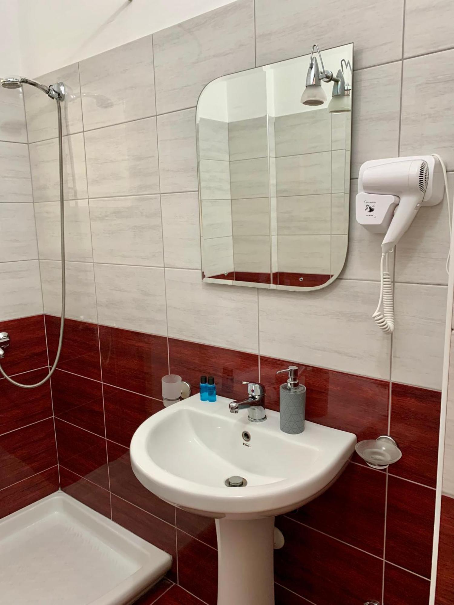 Hotel Piazza Sarandë Eksteriør billede