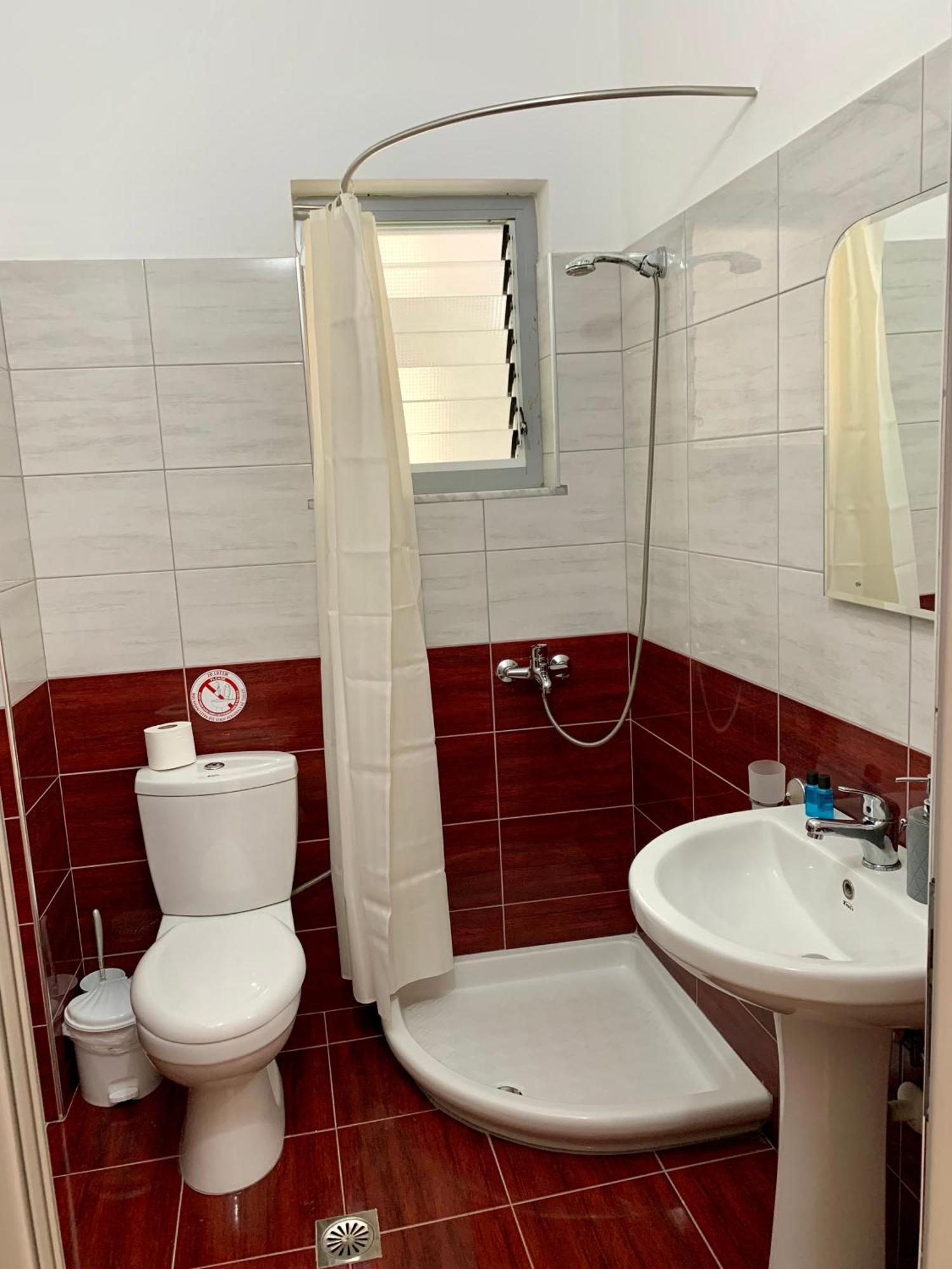Hotel Piazza Sarandë Eksteriør billede