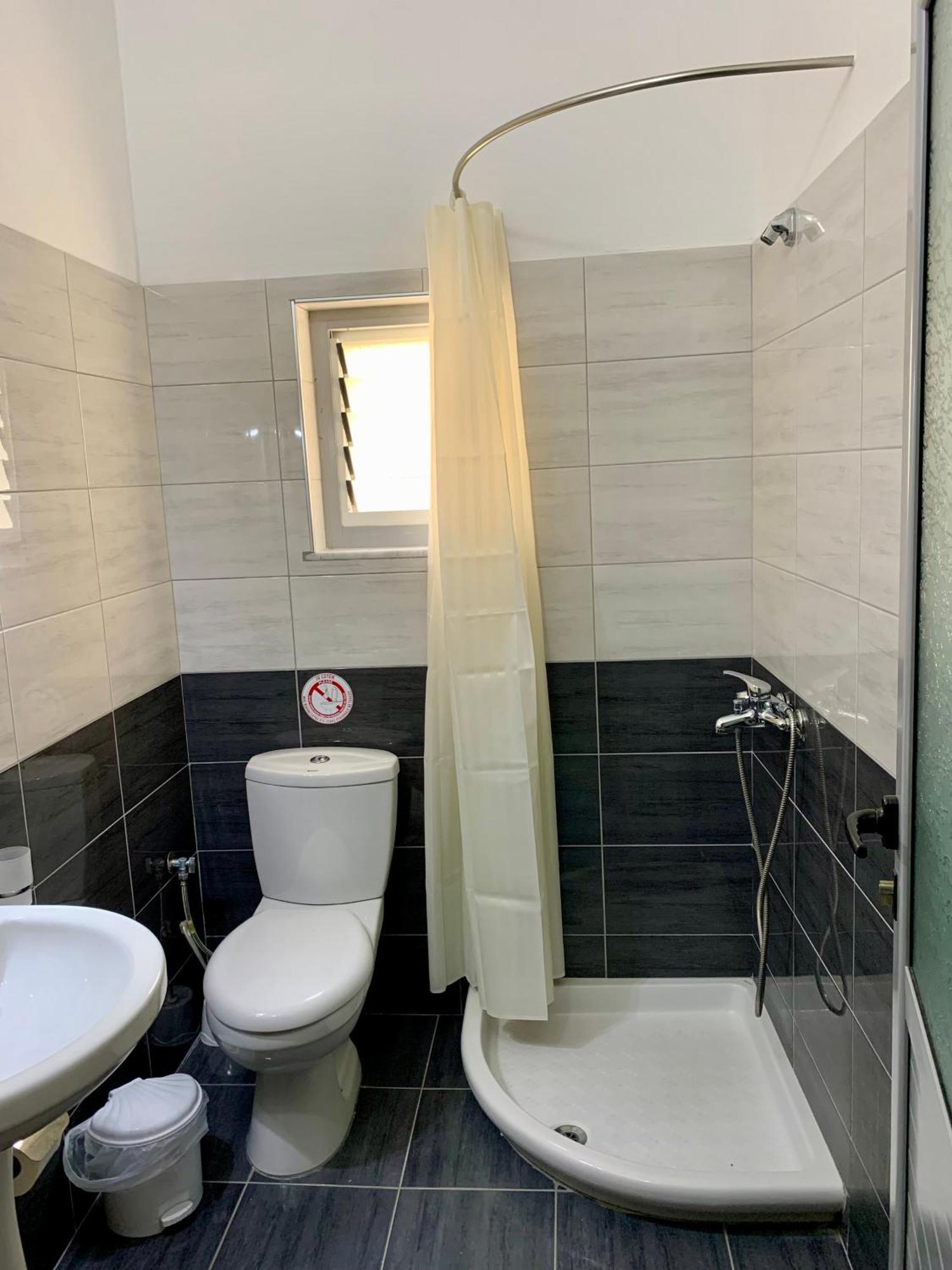 Hotel Piazza Sarandë Eksteriør billede