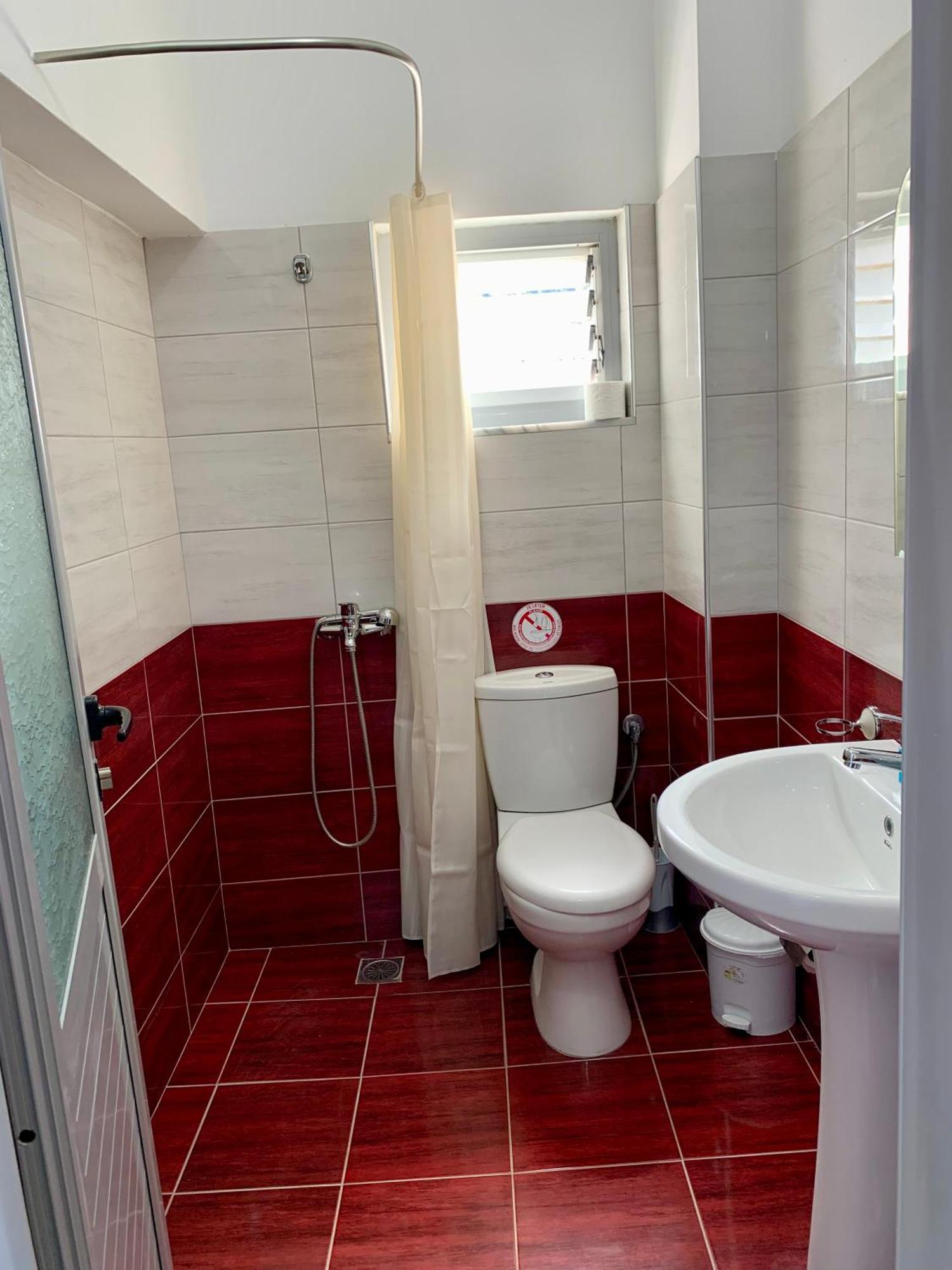 Hotel Piazza Sarandë Eksteriør billede