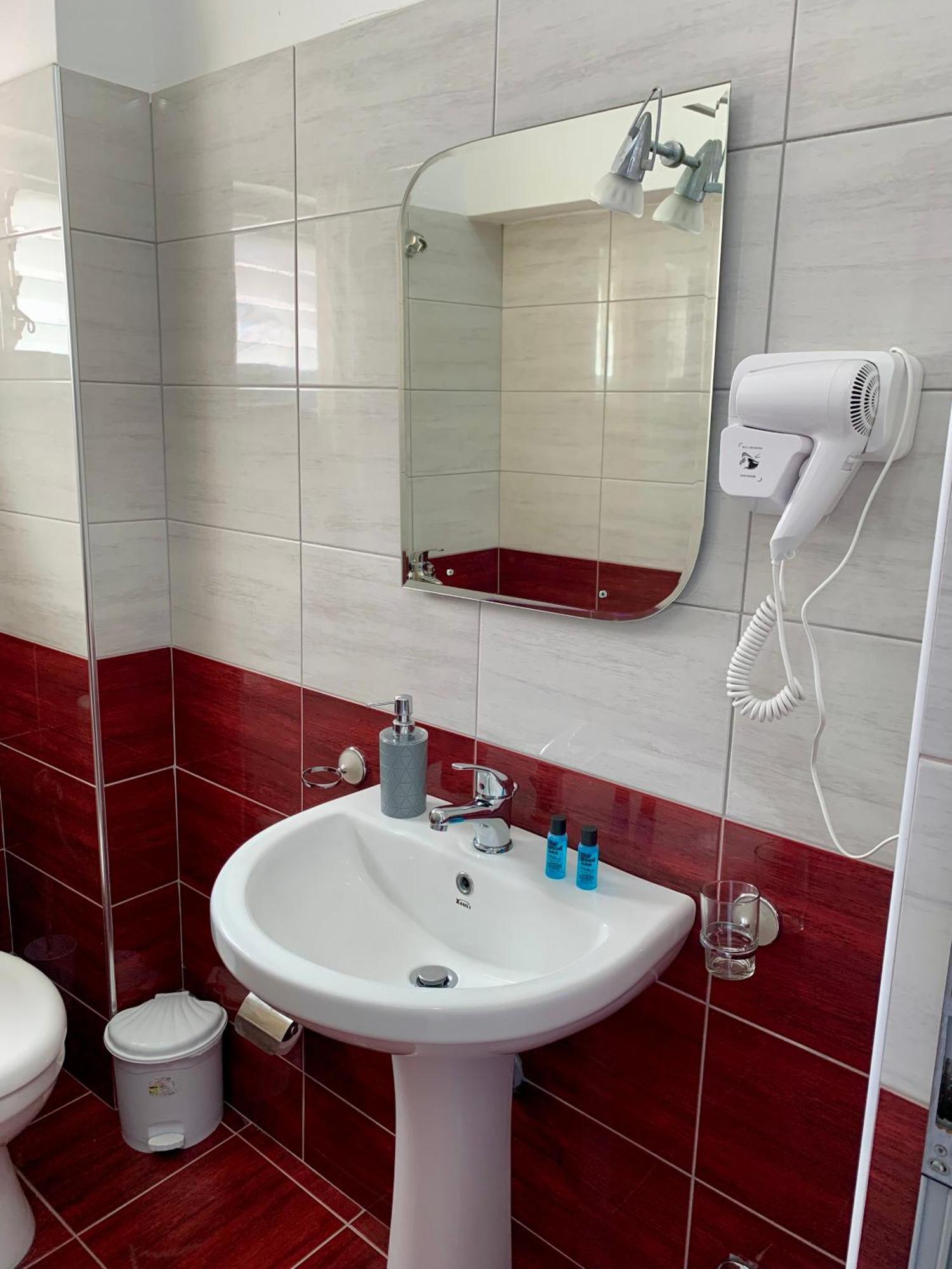 Hotel Piazza Sarandë Eksteriør billede