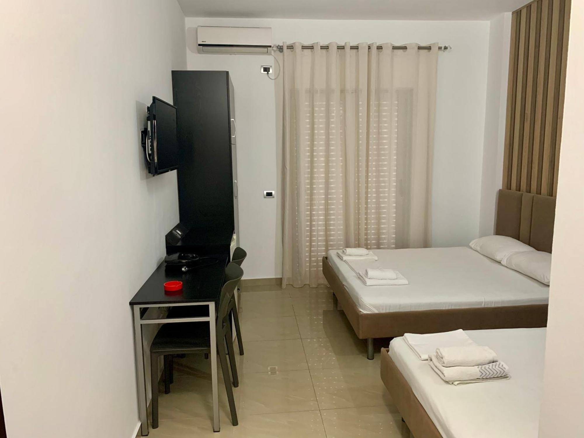 Hotel Piazza Sarandë Eksteriør billede